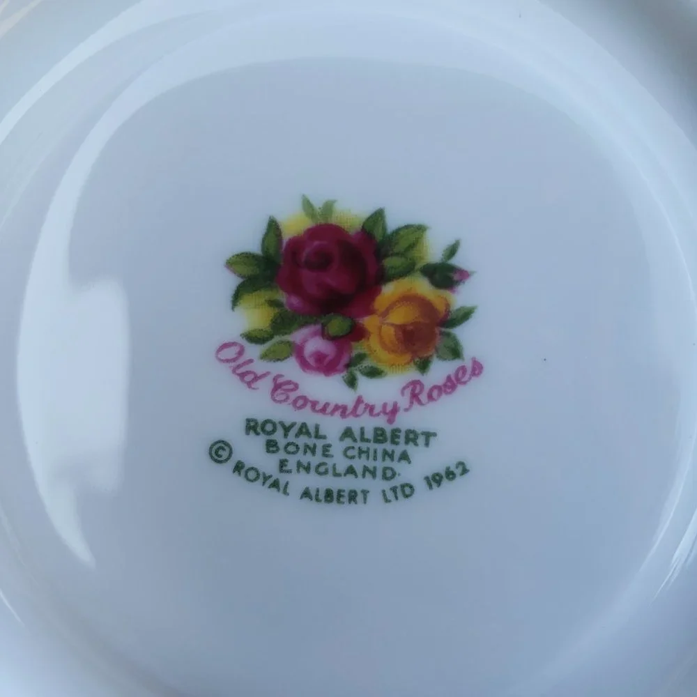 COPY - Prestine and beautiful  Royal Albert Old Country Rose 8settings Dinnerwa…